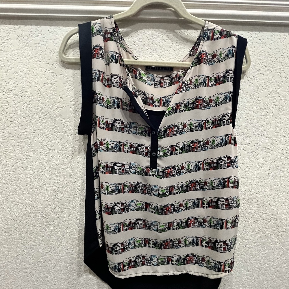 Graphic blouse size M